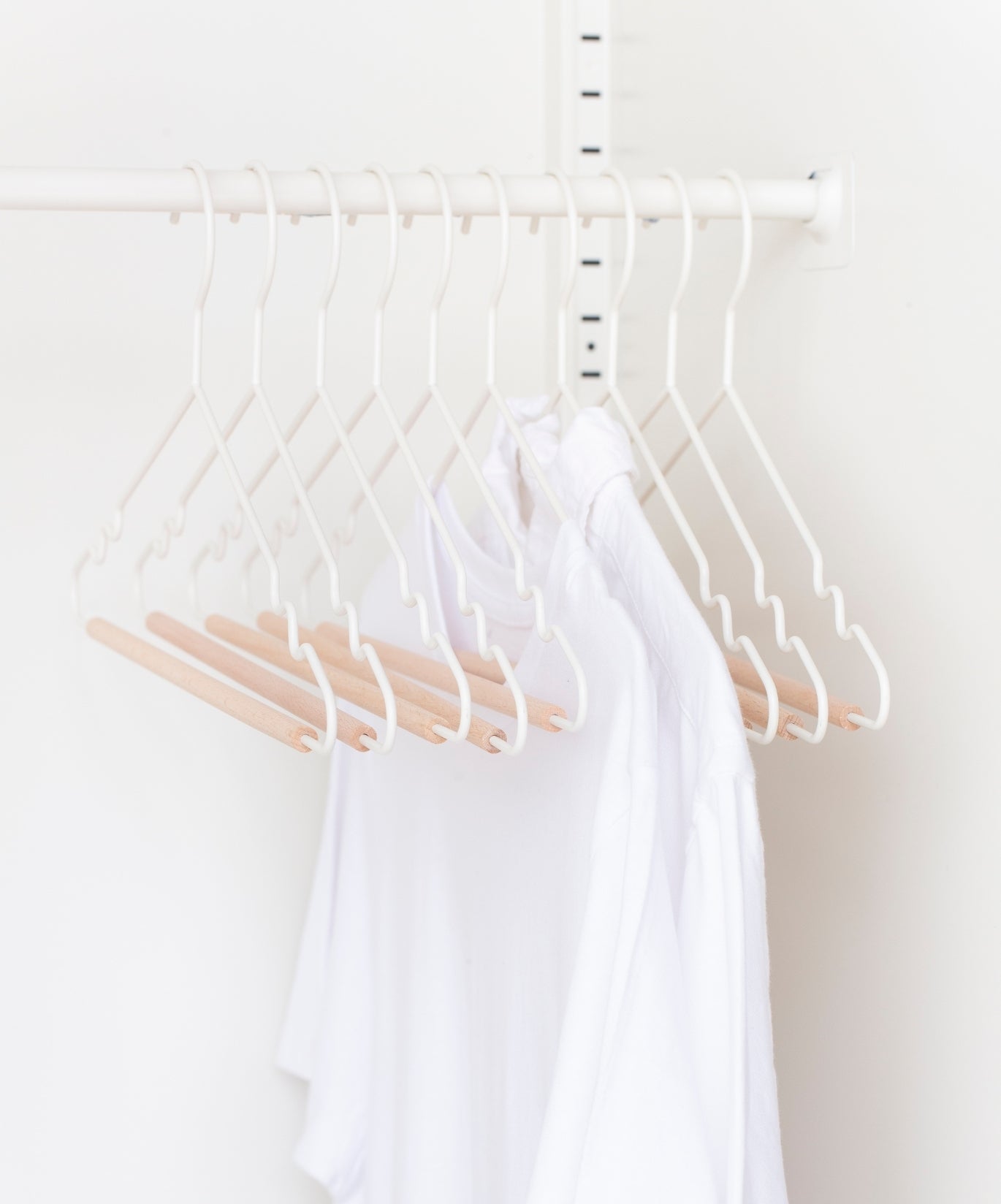 Adult Top Hangers in Kreide