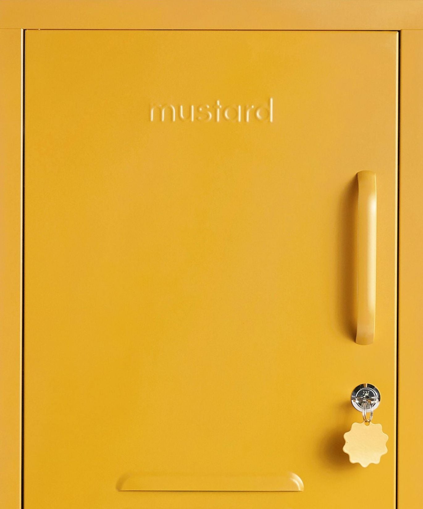 Der Shorty in Mustard nach links