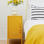 Der Shorty in Mustard nach links