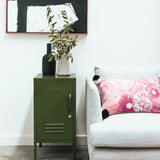 Der Shorty in Olive to the Left