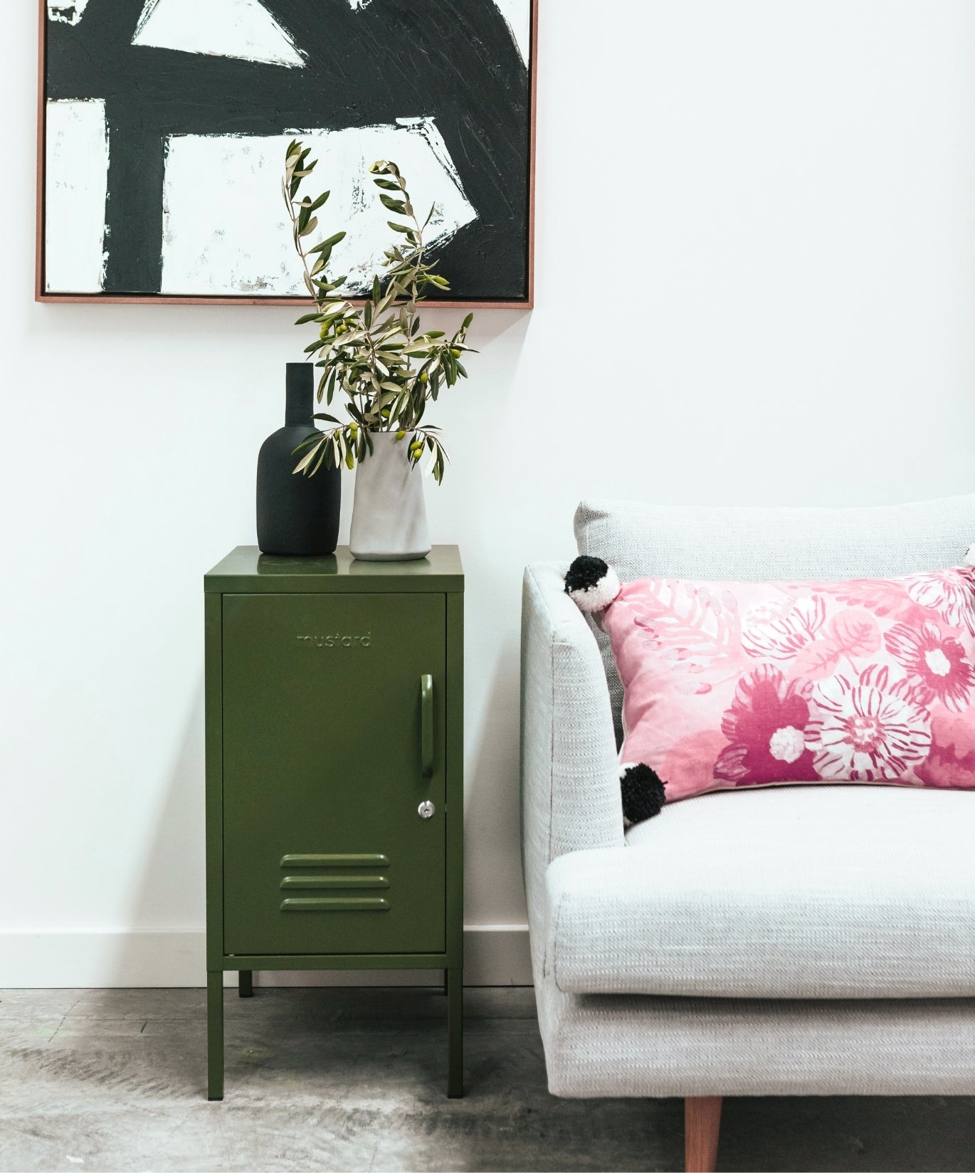 Der Shorty in Olive to the Left