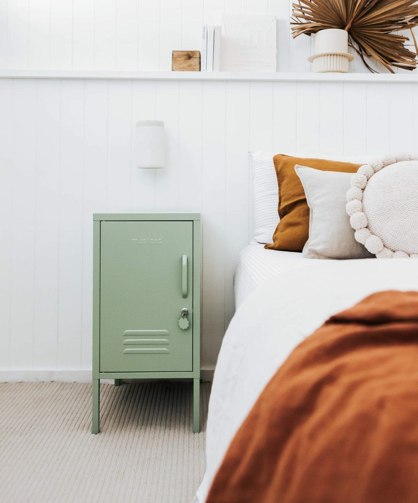 Der Shorty in Sage to the Left