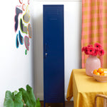 Die Skinny in Marineblau