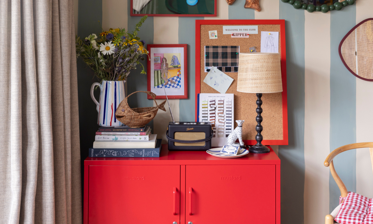 La Lowdown en el armario de las amapolas