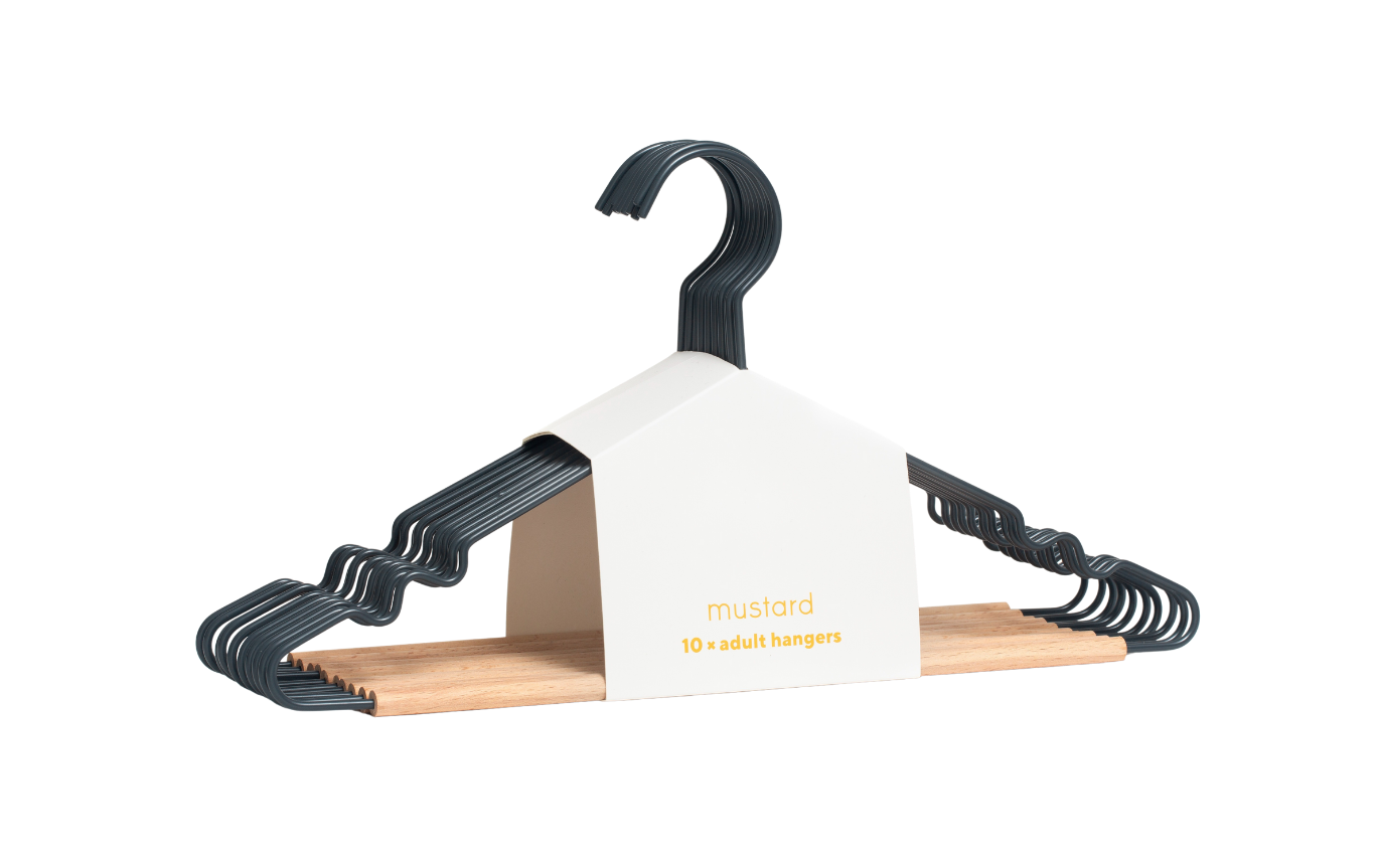 Perchas para adultos en pizarra