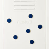 Los Buttons en azul marino