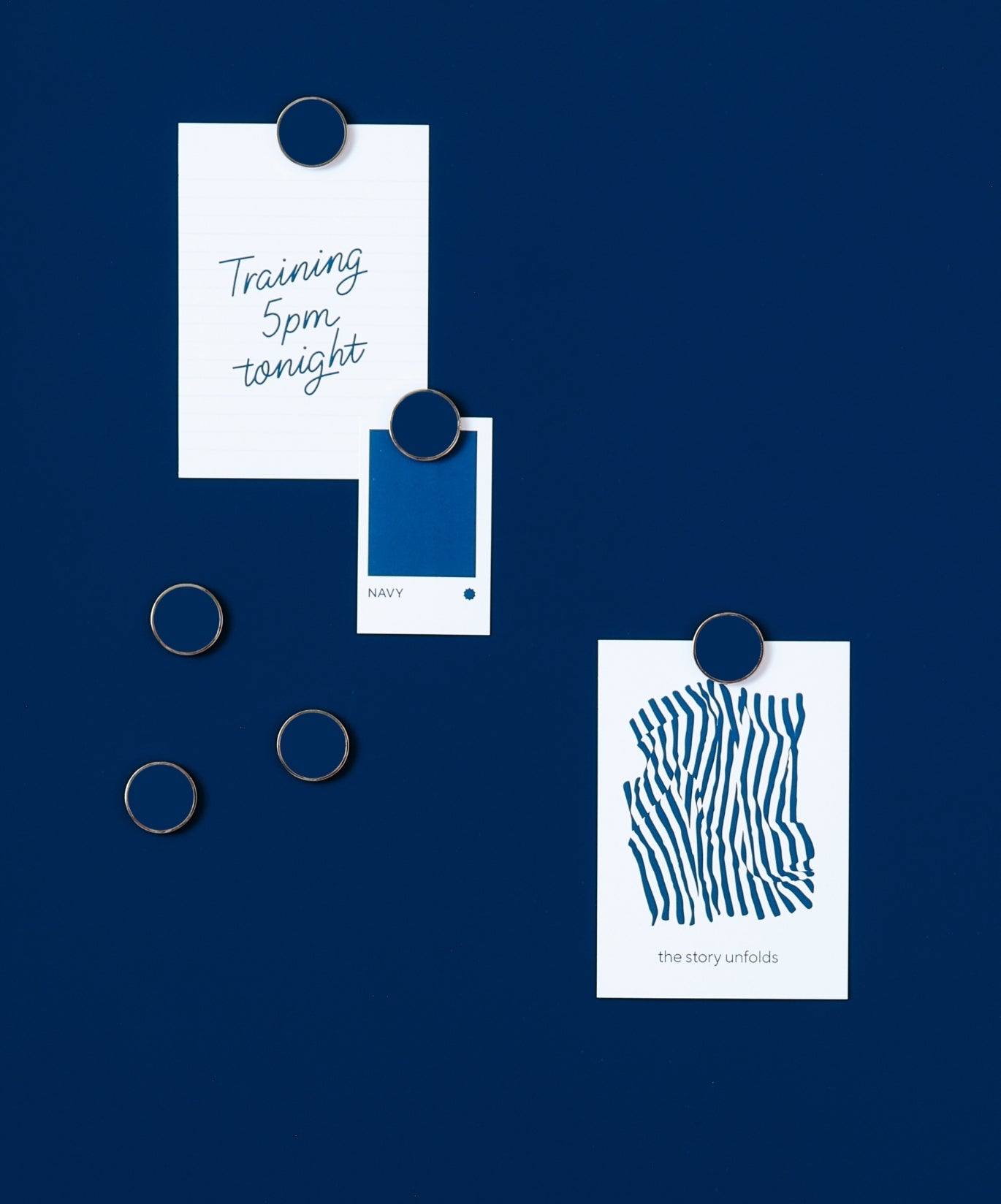 Los Buttons en azul marino