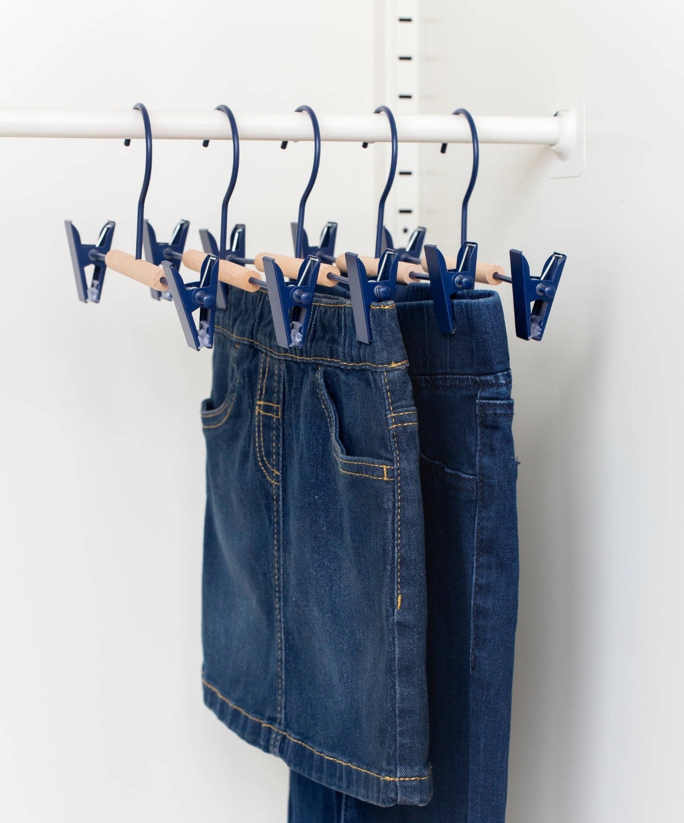 Perchas de clip para niños en azul marino