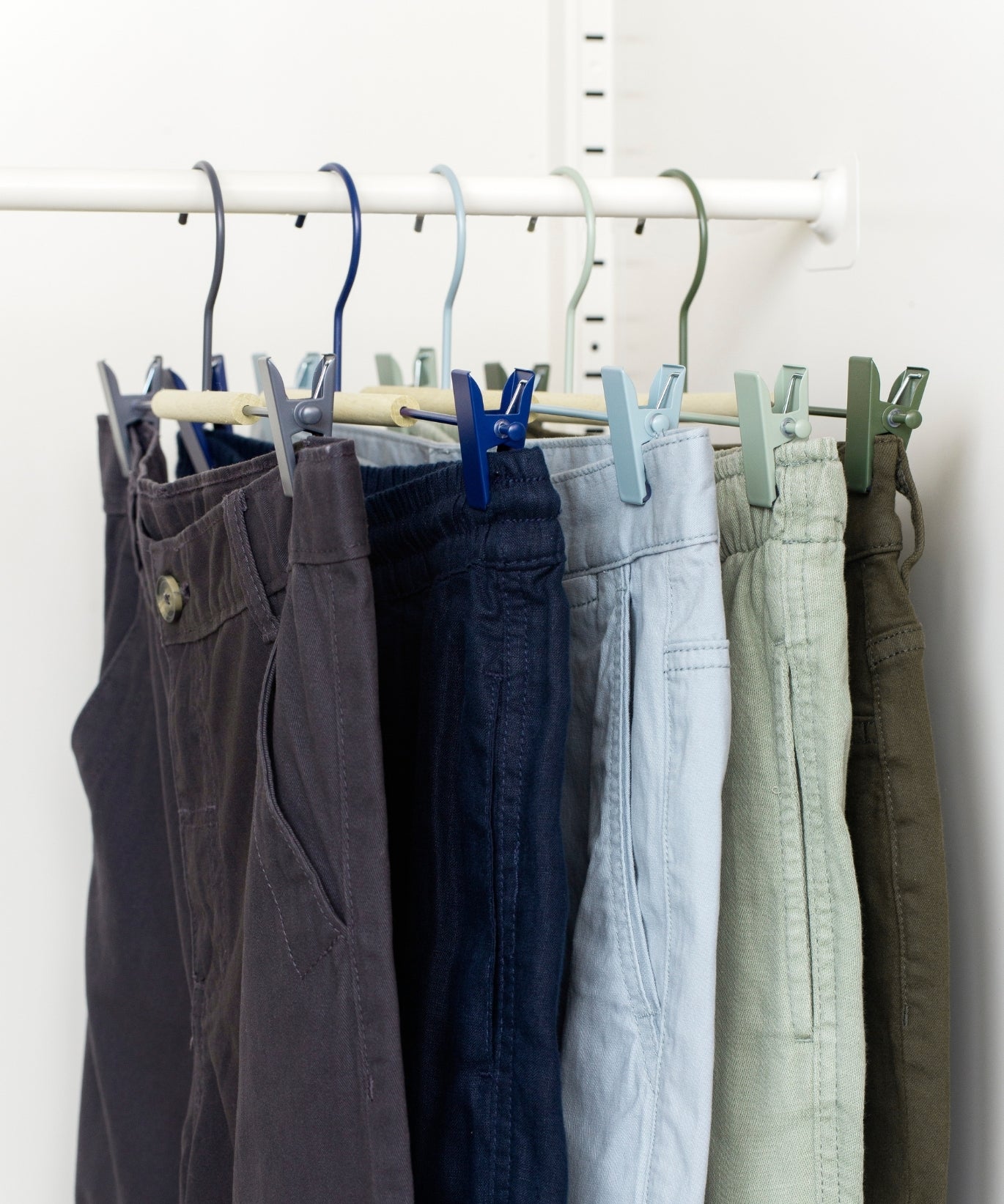 Perchas de clip para adultos en invierno