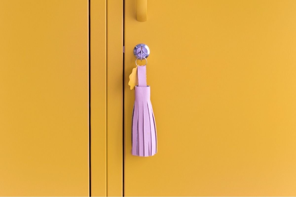 faites le vôtre - porte-clés à pompon en cuir