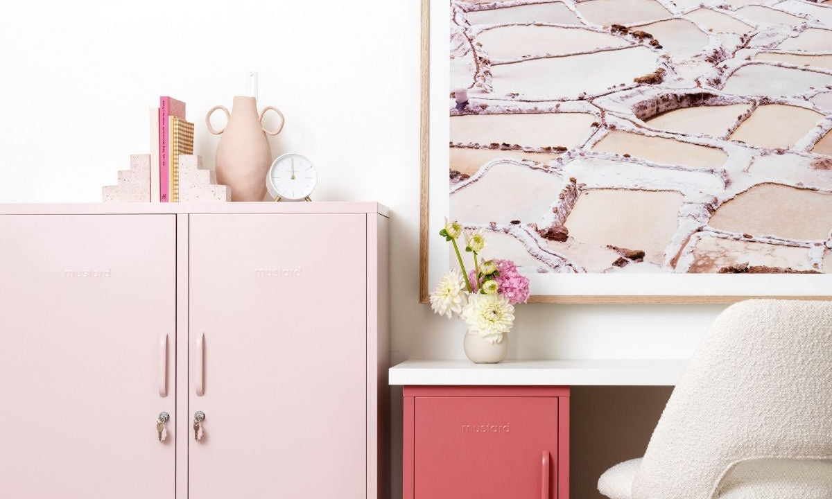 Un bureau, trois coloris