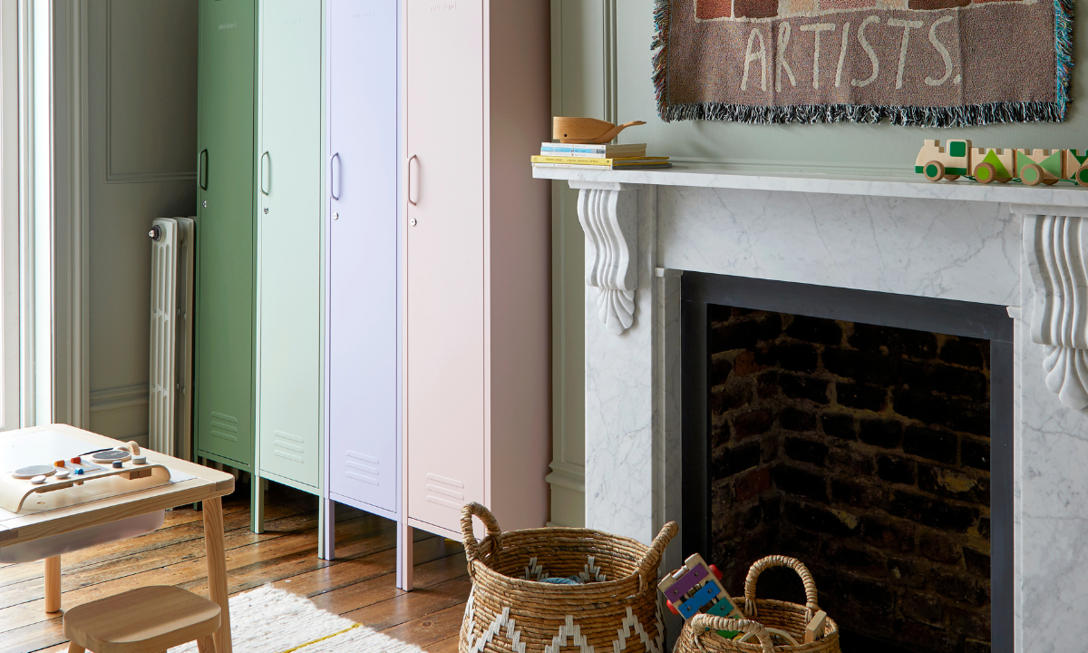 Une salle de jeux traditionnelle aux couleurs pastel pour les petits artistes par Born & Bred Studio