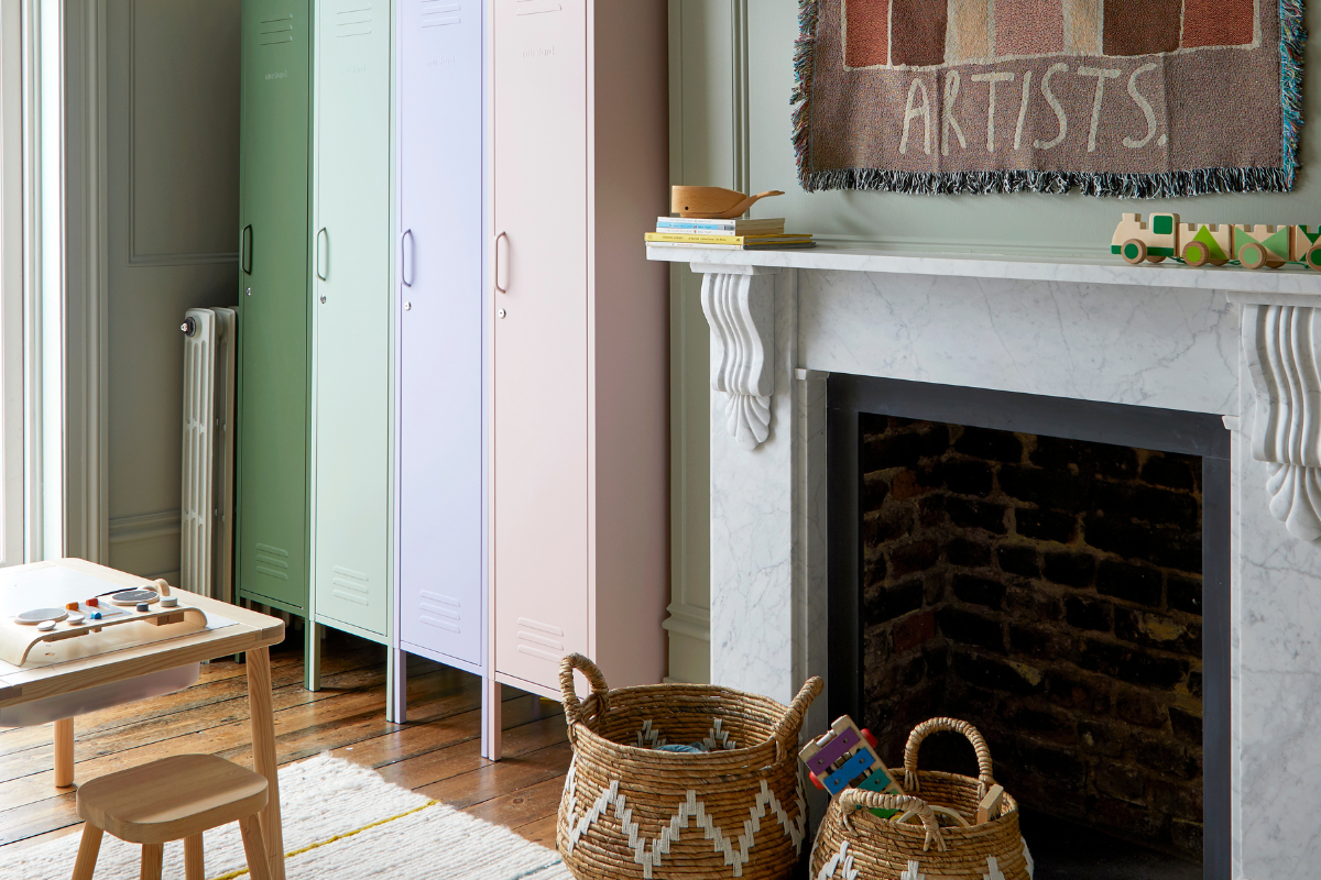 Une salle de jeux traditionnelle aux couleurs pastel pour les petits artistes par Born & Bred Studio