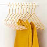 Cintres adultes en Mustard