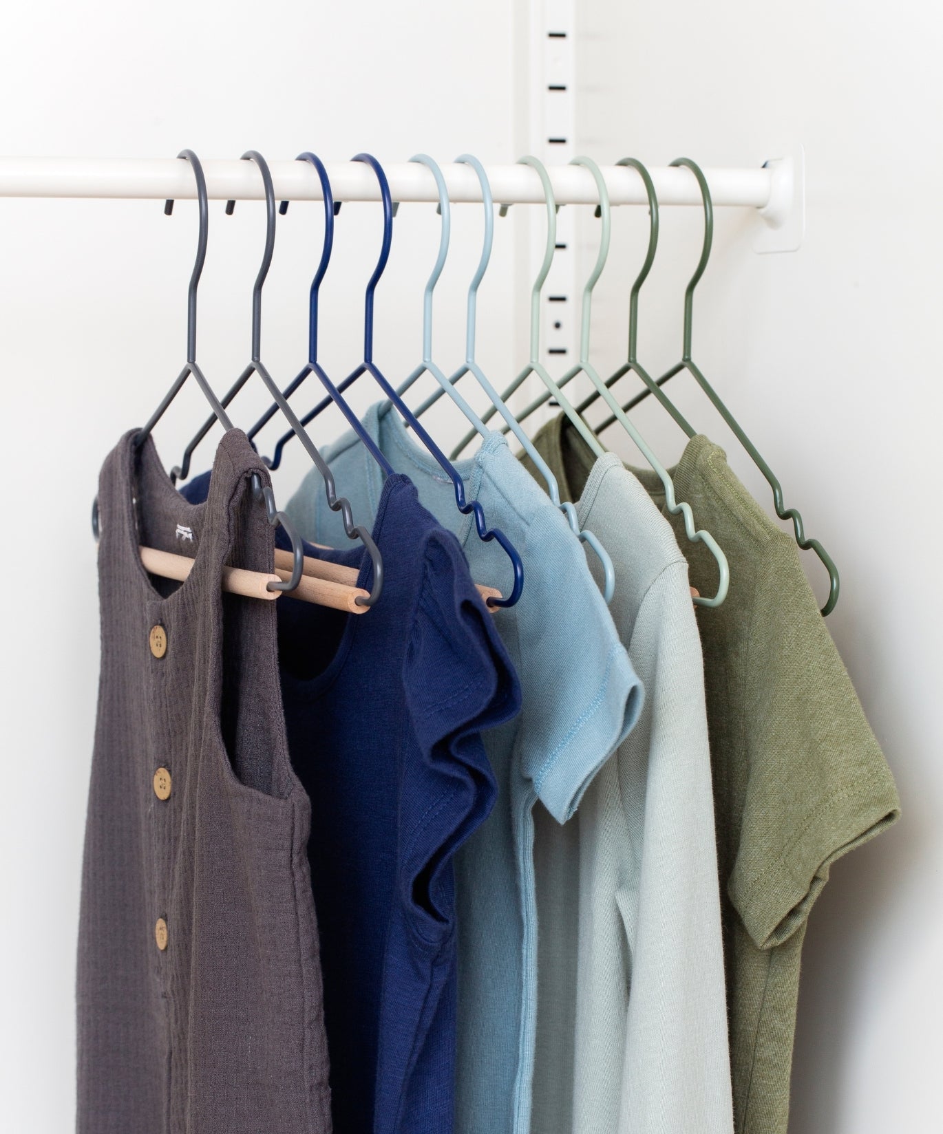 Cintres pour enfants en hiver