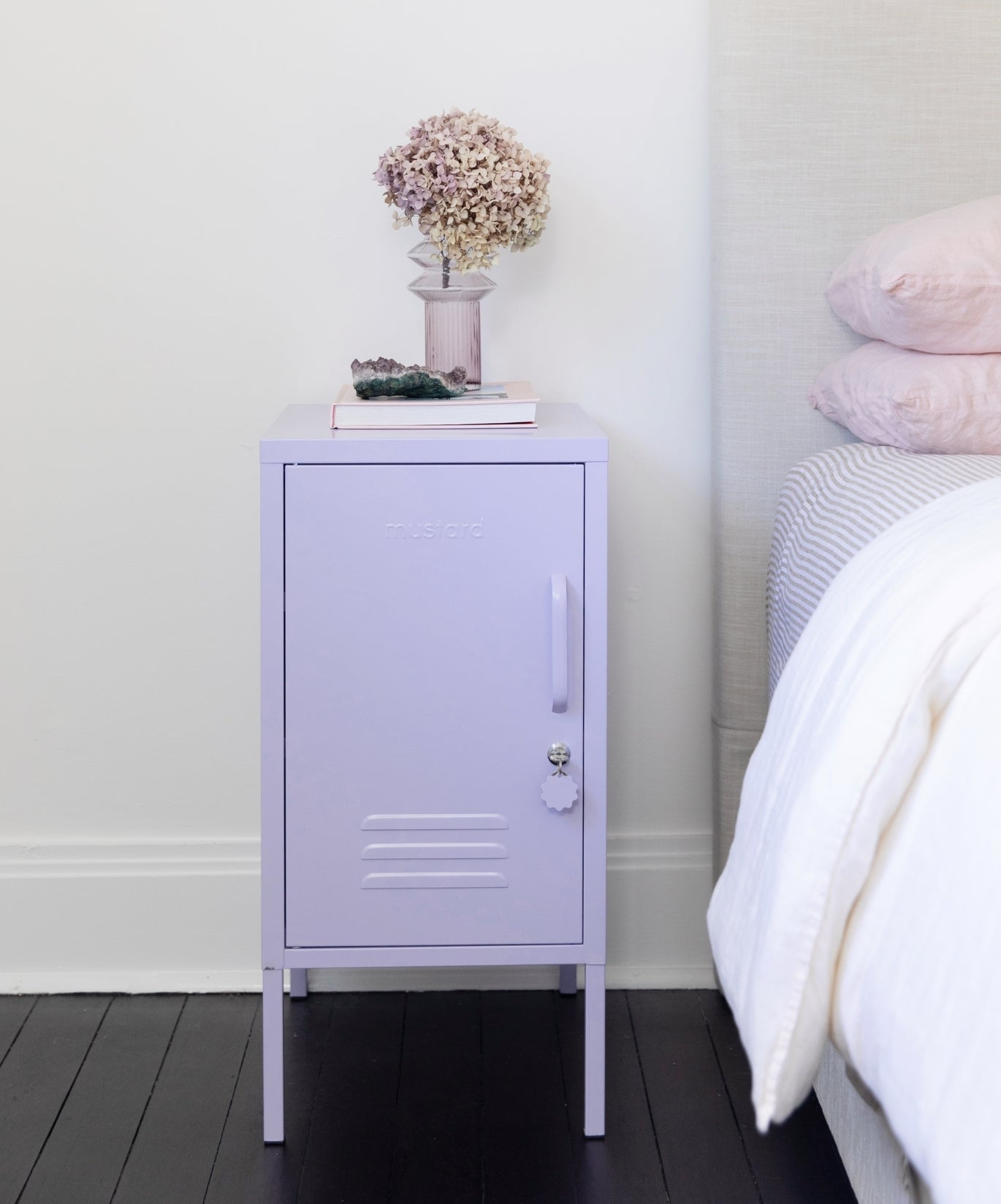 Le Shorty en lilas à gauche