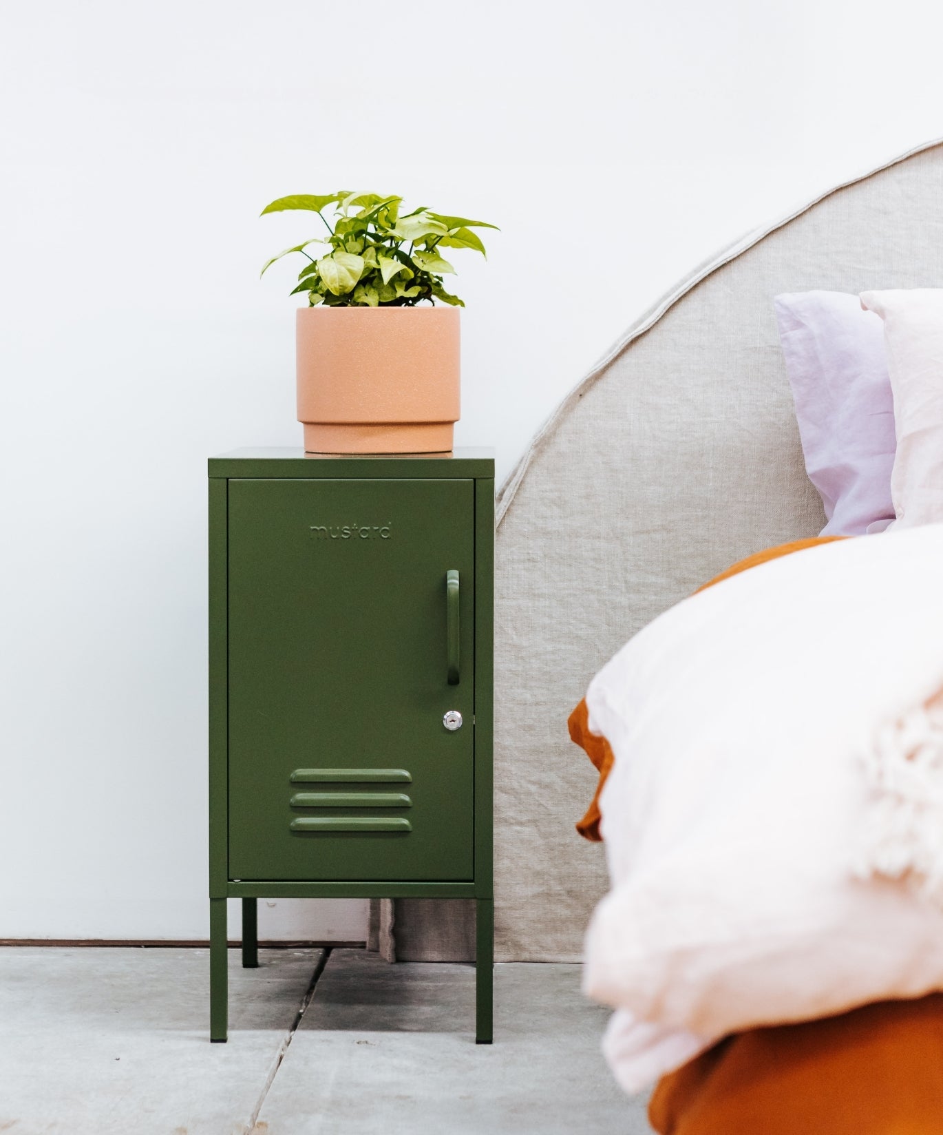 Le Shorty dans Olive to the Left