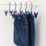 Appendiabiti a clip per bambini in blu scuro