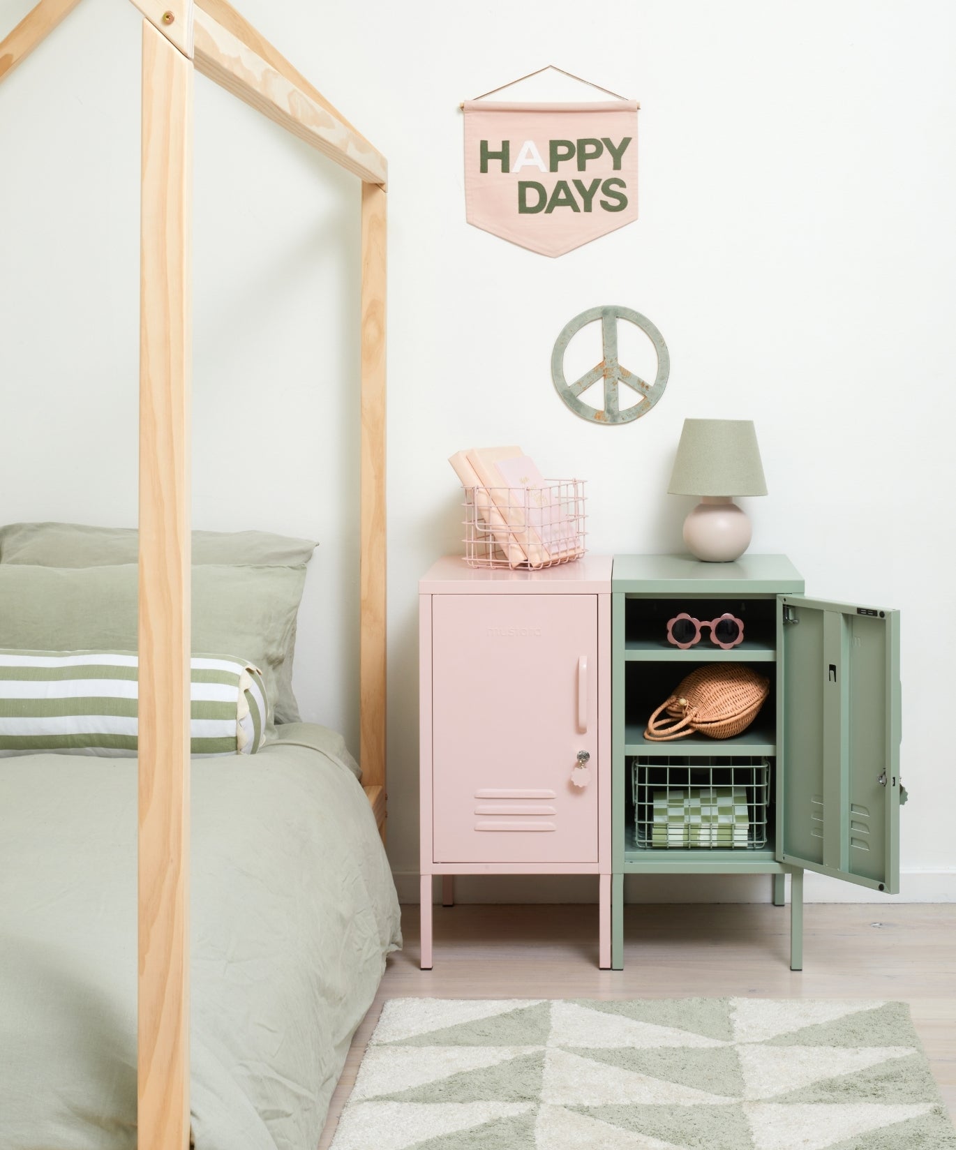 Lo Shorty in Blush a sinistra